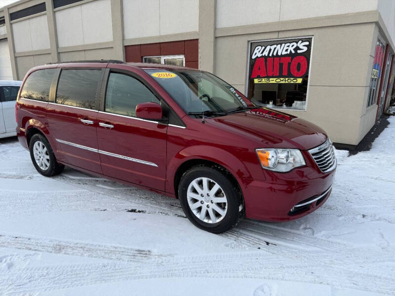 2016 Chrysler Town & Country Touring's photo