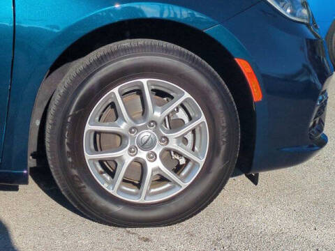 2025 Chrysler Pacifica Select