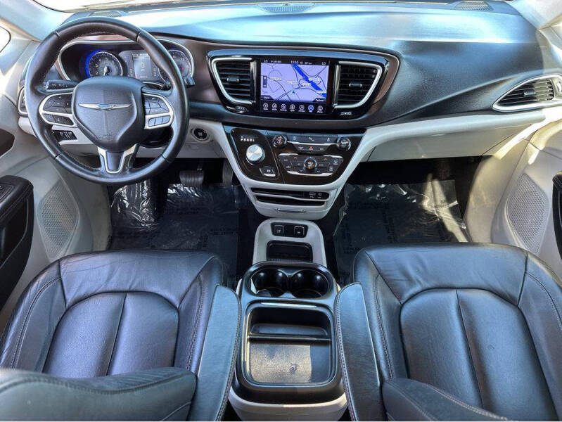 2017 Chrysler Pacifica Touring-L