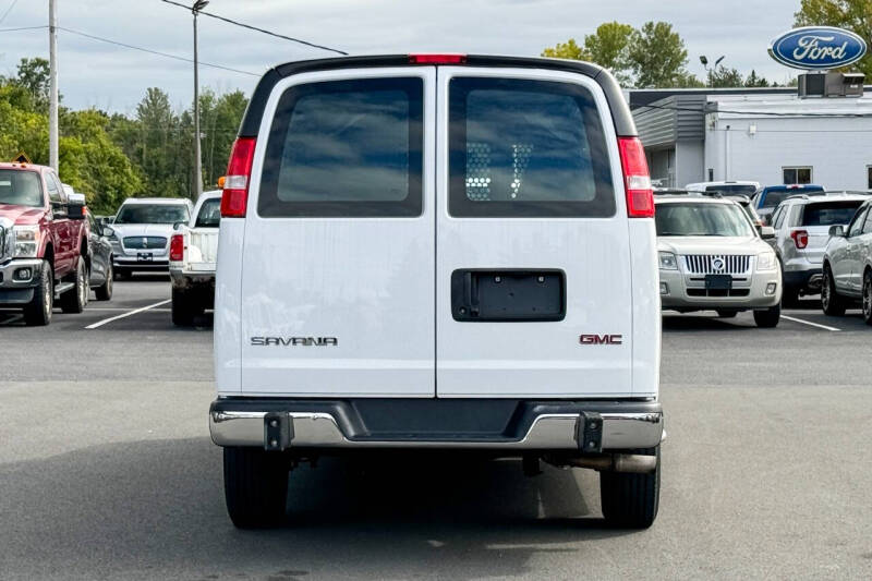 2022 GMC Savana 2500