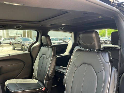 2027 Chrysler Pacifica Limited