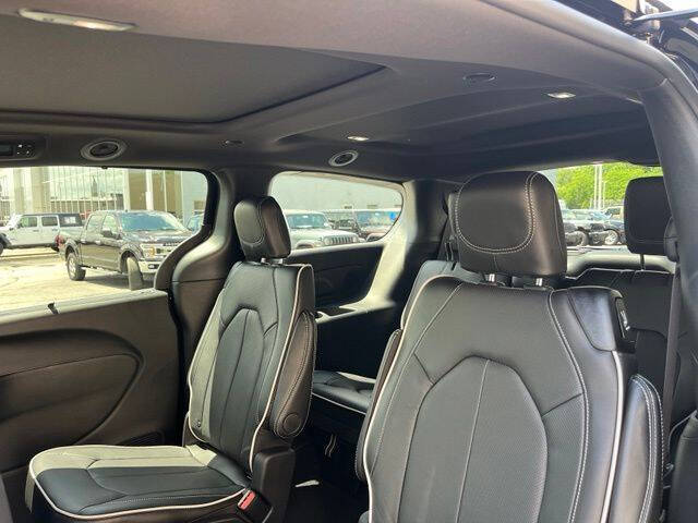 2027 Chrysler Pacifica Limited