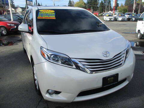 2017 Toyota Sienna Limited Premium 7-Passenger