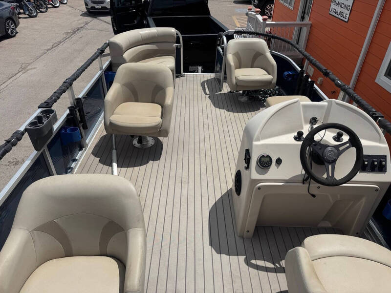 2021 FORESTER 19 Ft Pontoon
