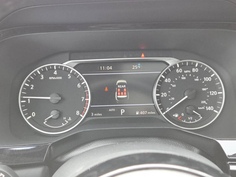 2025 Nissan Pathfinder SL