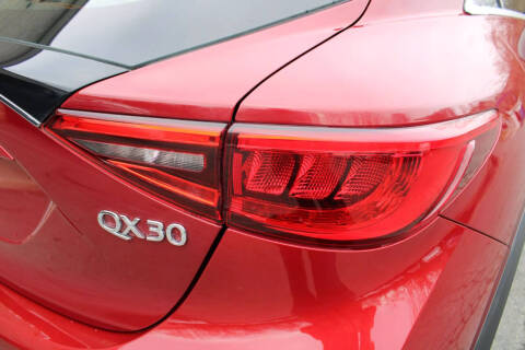 2017 Infiniti QX30 Premium