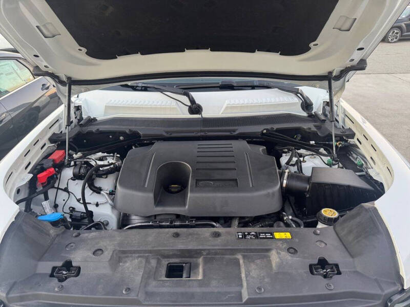 2024 Land Rover Defender 130 P400 X-Dynamic SE