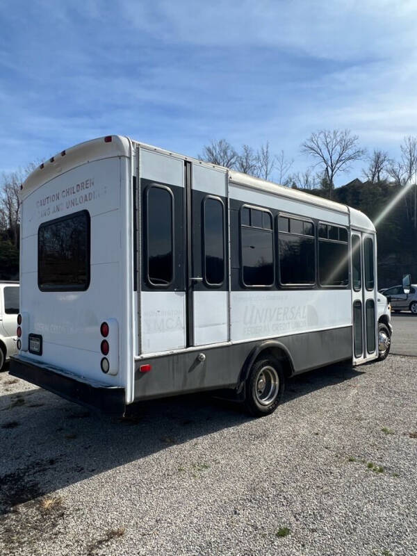 2002 Ford E-Series Chassis for sale at Austin's Auto Sales in Grayson KY