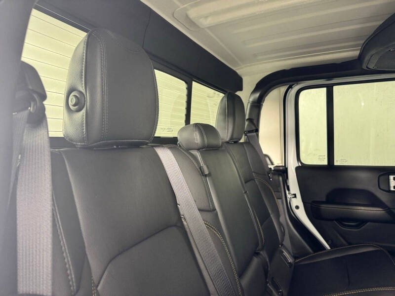 2025 Jeep Gladiator High Tide