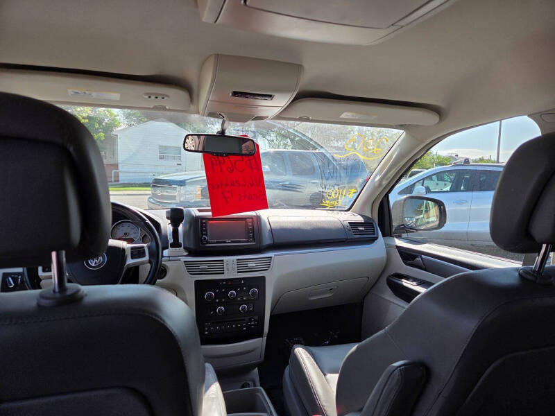 2013 Volkswagen Routan SE