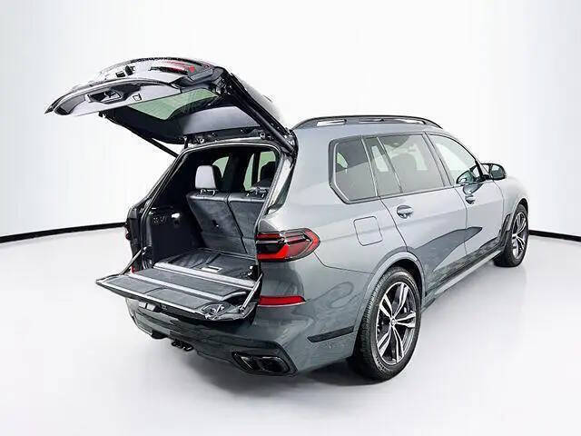 2025 BMW X7 M60i
