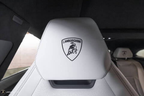 2025 Lamborghini Urus SE