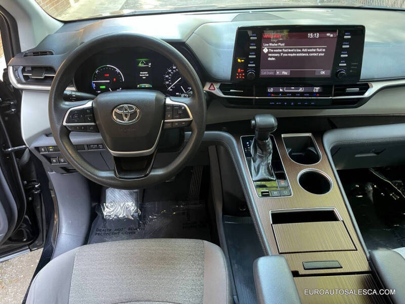 2021 Toyota Sienna LE 8-Passenger