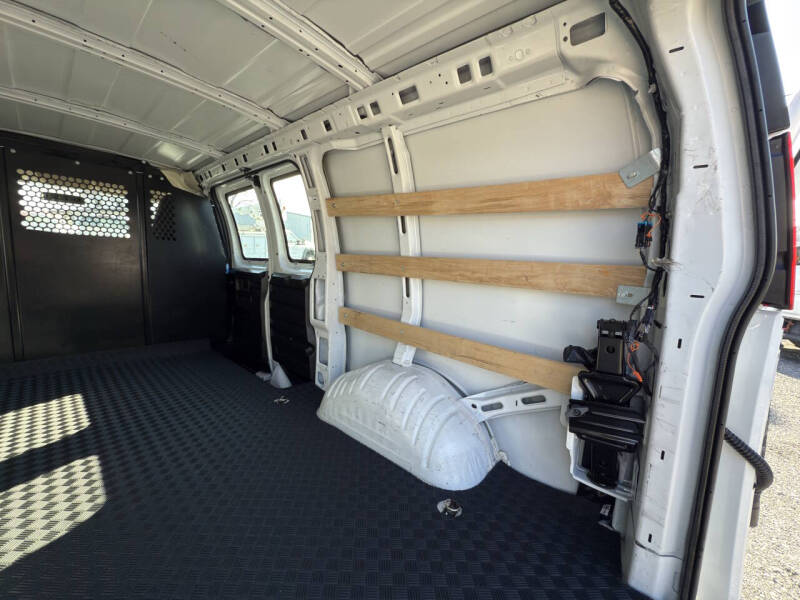 2023 GMC Savana 2500