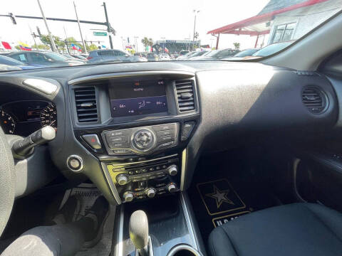 2018 Nissan Pathfinder SL