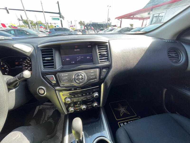 2018 Nissan Pathfinder SL