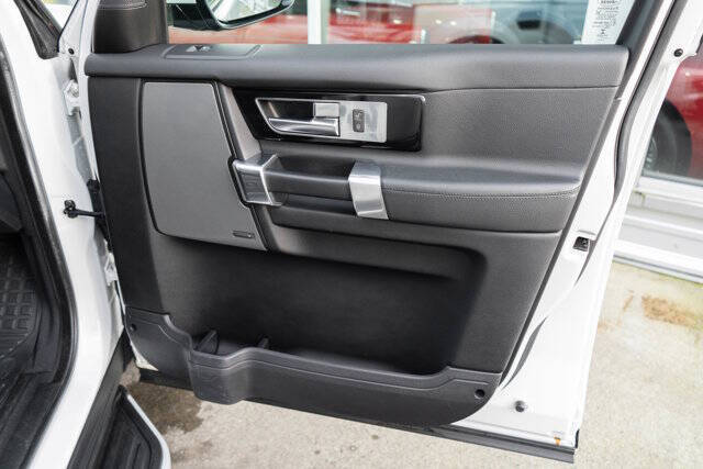 2016 Land Rover LR4 33