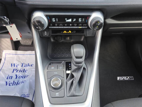 2025 Toyota RAV4 Hybrid LE