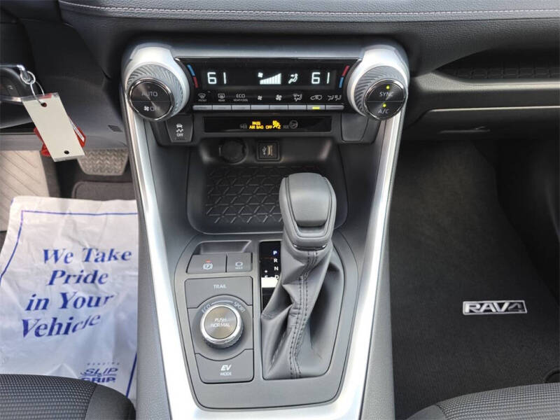 2025 Toyota RAV4 Hybrid LE