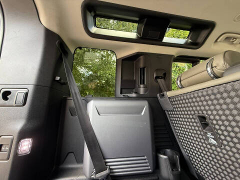 2020 Land Rover Defender 110 SE