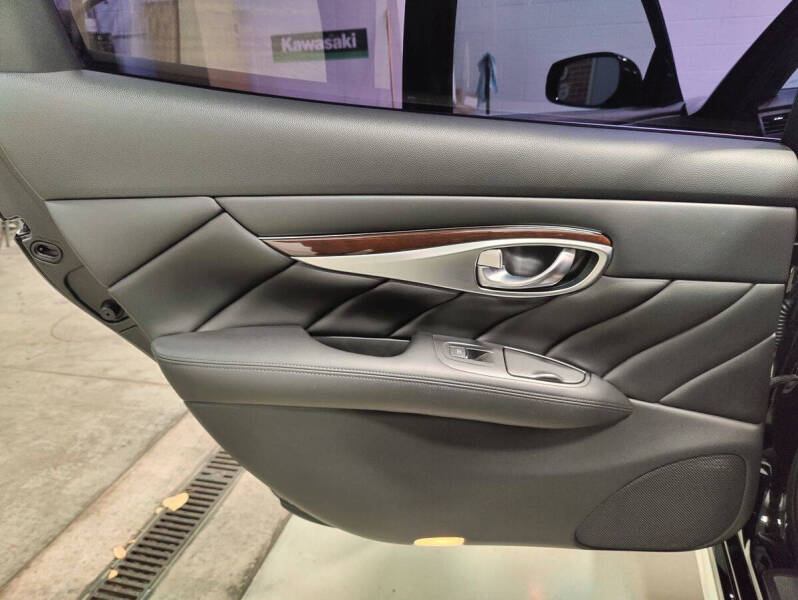 2015 Infiniti Q70L 3.7