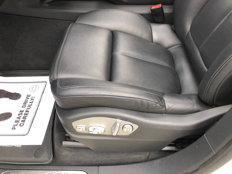 2013 Porsche Cayenne GTS