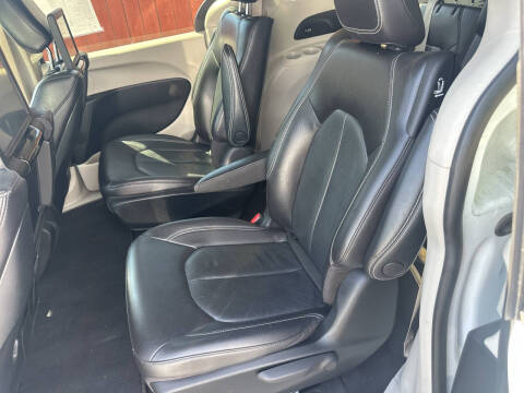 2022 Chrysler Pacifica Hybrid Touring L