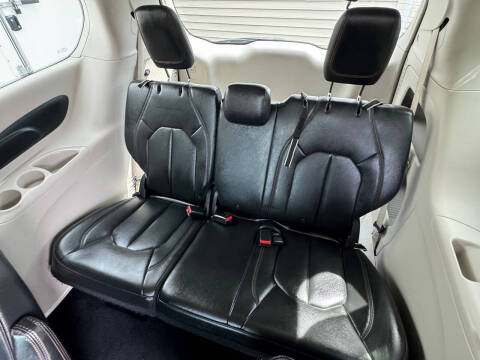 2017 Chrysler Pacifica Touring-L