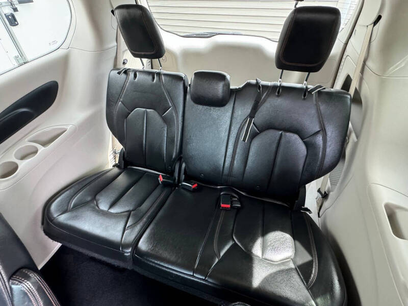 2017 Chrysler Pacifica Touring-L