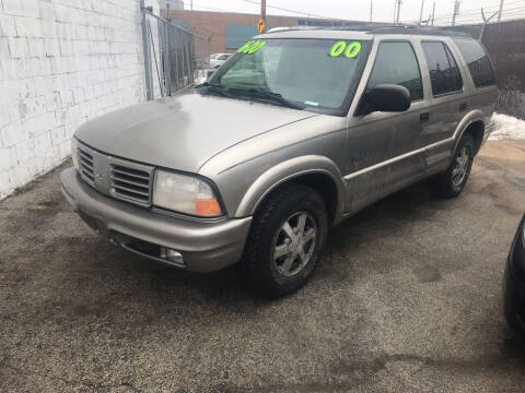 2000 Oldsmobile Bravada for sale at Square Business Automotive in Milwaukee WI