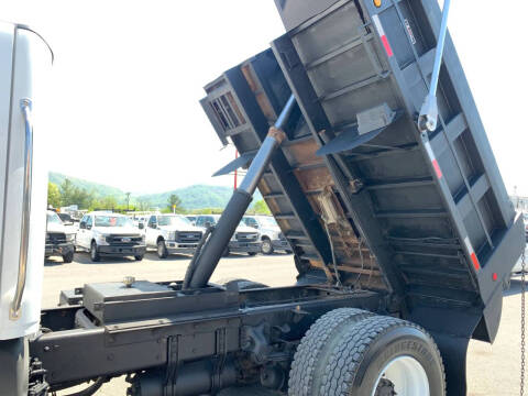 2015 Freightliner M2 106