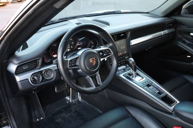 2017 Porsche 911 Carrera 4