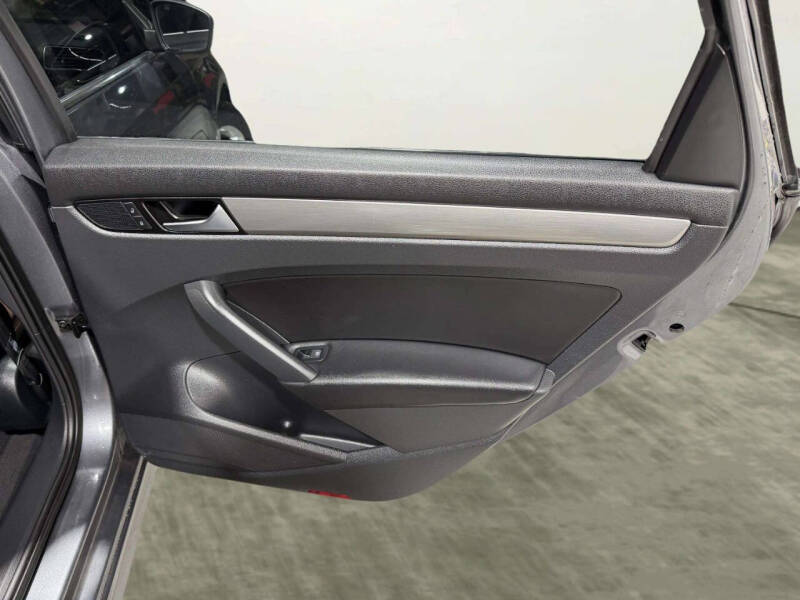 2015 Volkswagen Passat 1.8T SE