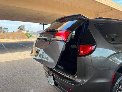 2020 Chrysler Pacifica Touring L