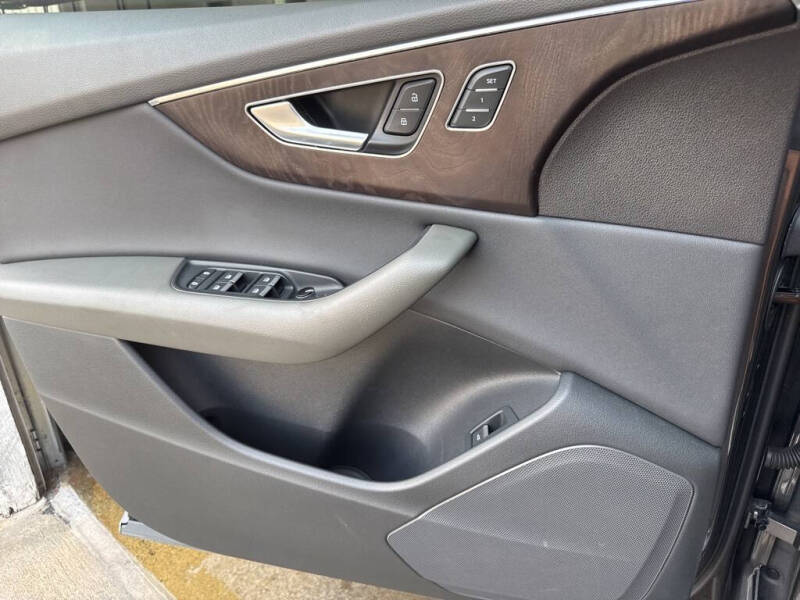 2019 Audi Q8 quattro Premium 55 TFSI