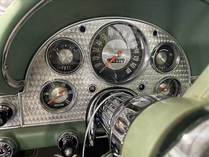 1957 Ford Thunderbird 29