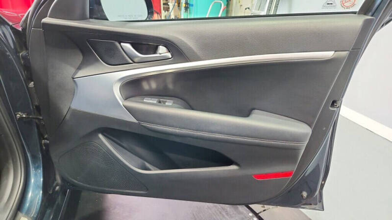 2023 Genesis G70