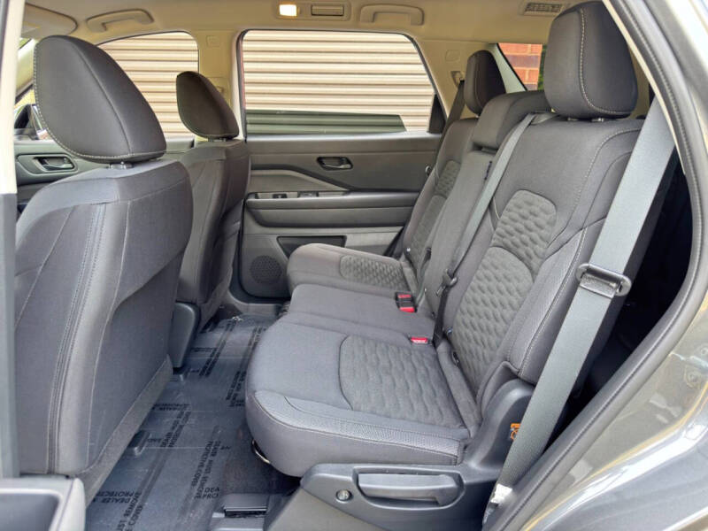 2025 Nissan Pathfinder S