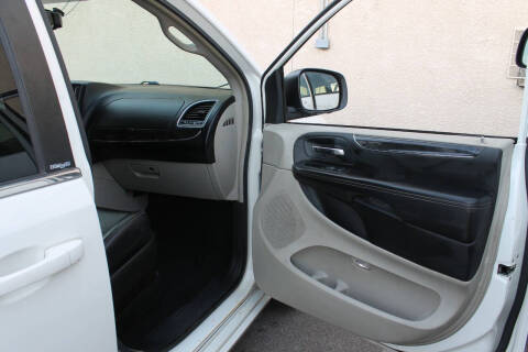 2012 Chrysler Town and Country Touring