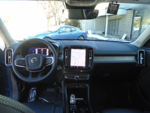 2024 Volvo XC40 B5 Plus Dark Theme