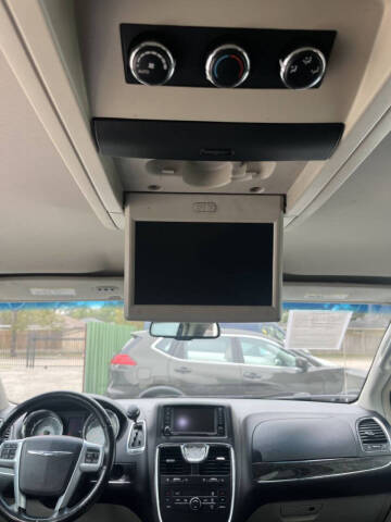 2013 Chrysler Town and Country Touring