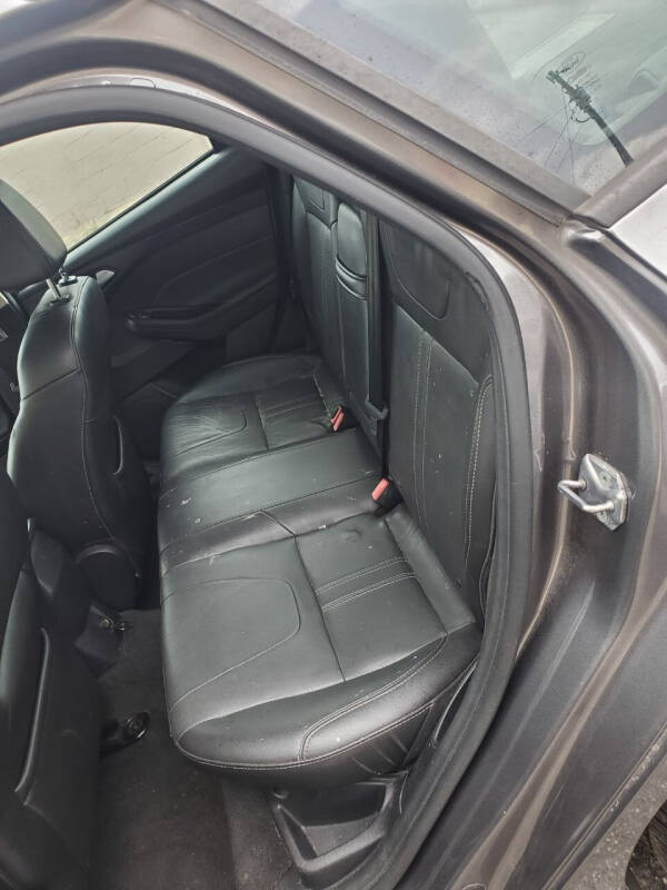 Image 4 of 2013 Ford Focus SE