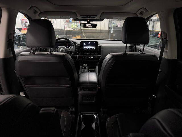 2023 Nissan Pathfinder SL