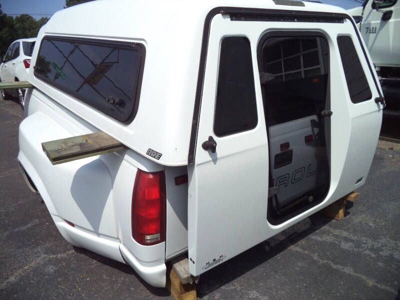 A.R.E. WALK-THRU UTILITY TRUCK CAP