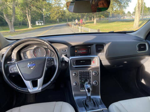 2015 Volvo V60 Cross Country T5