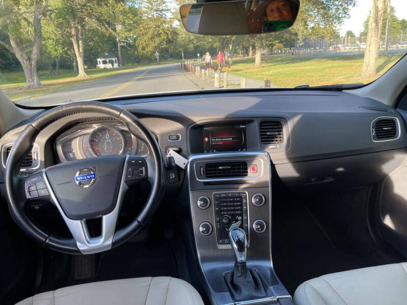 2015 Volvo V60 Cross Country T5