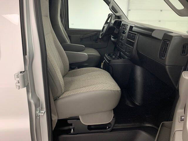 2025 Chevrolet Express 3500