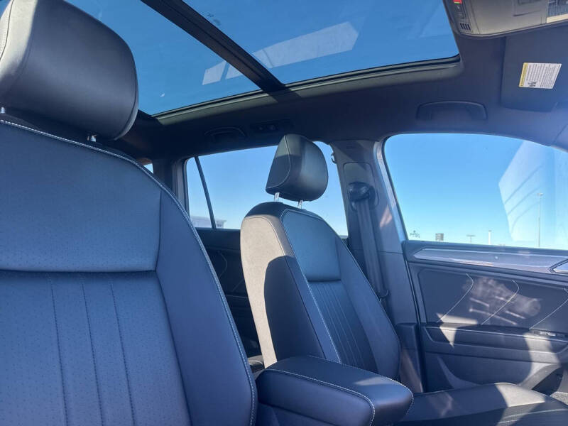 2024 Volkswagen Tiguan SE R-Line Black