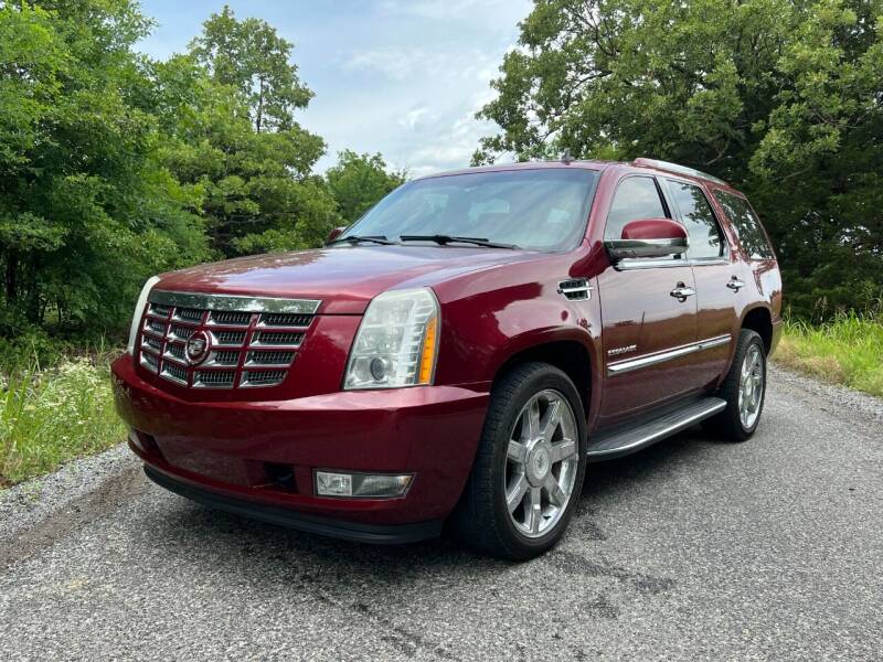 2010 Cadillac Escalade for sale at TINKER MOTOR COMPANY in Indianola OK