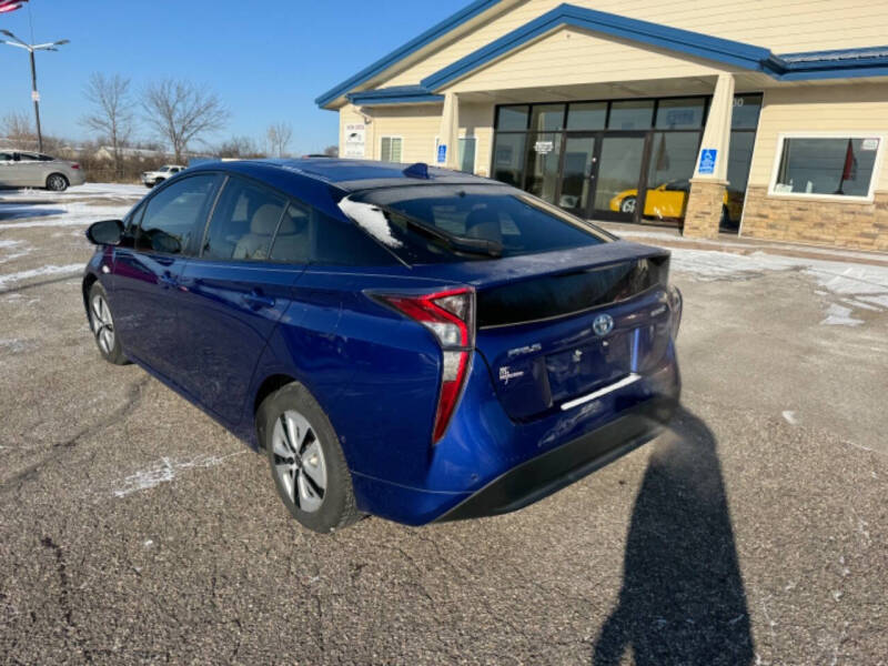 2017 Toyota Prius Three photo 10